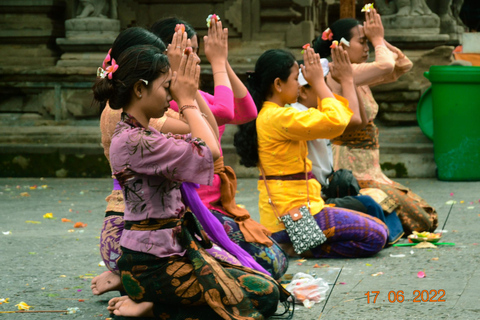 Tirta Empul : Balinese Home & Sacred Melukat Purification