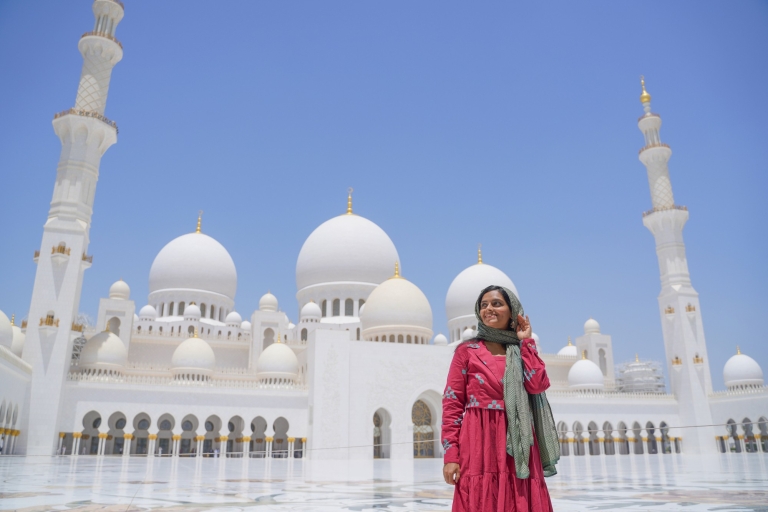 Z Abu Dhabi: Meczet, Qasr Al Watan i Etihad TowersWspólna wycieczka po hiszpańsku