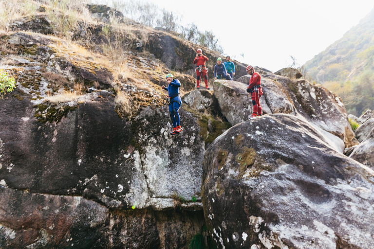 Do Porto: Viagem de Canyoning no Parque Nacional do Gerês