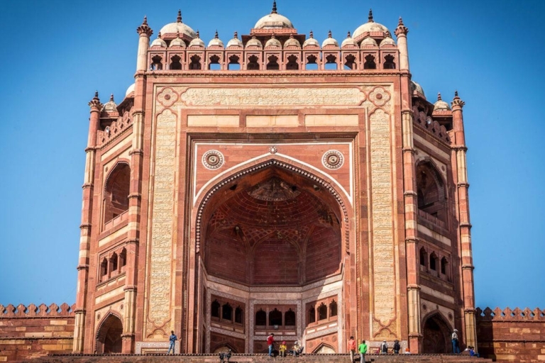 Von Delhi aus: Taj Mahal Tour über Nacht im Auto mit 5-Sterne-HotelTourguide in Agra