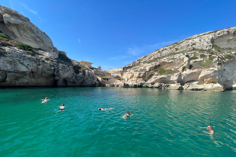 Cagliari: Bootstour mit 4 Badestopps, Schnorcheln und Prosecco