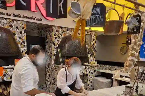 Rome: Pizza Making Cooking Class with Prosecco & Lunch