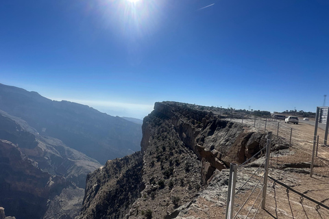 Mascate: Traslado en 4x4 a/desde Wahiba Sands, Jabal Shams o ...