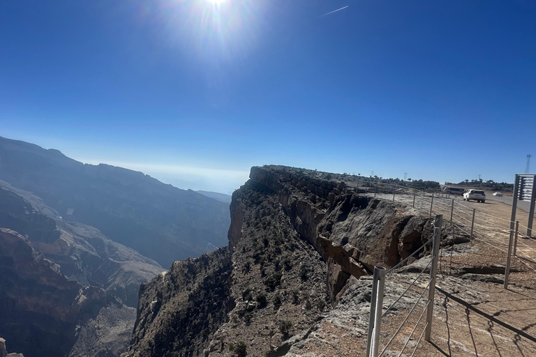 Mascate: Traslado en 4x4 a/desde Wahiba Sands, Jabal Shams o ...