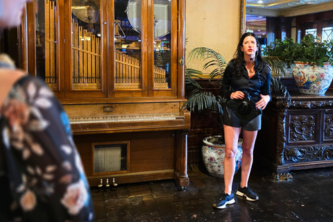 Las Vegas: Immersive 1920s Night Tour with Cocktails & Flask