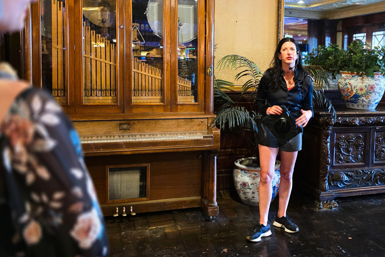 Las Vegas: Immersive 1920s Night Tour with Cocktails & Flask