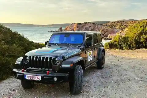Milos: Jeep-Safari-Abenteuer bei Sonnenuntergang mit Picknick Top bewertet