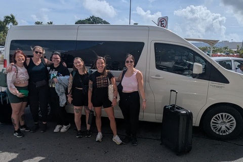 Cancun: Prywatny transfer z lotniska do strefy hotelowejLotnisko Cancun - strefa hotelowa Cancun w obie strony
