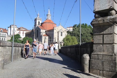 Porto: Private Transfer to Douro Valley up to 4 Stops 4-Stops (One-way trip)