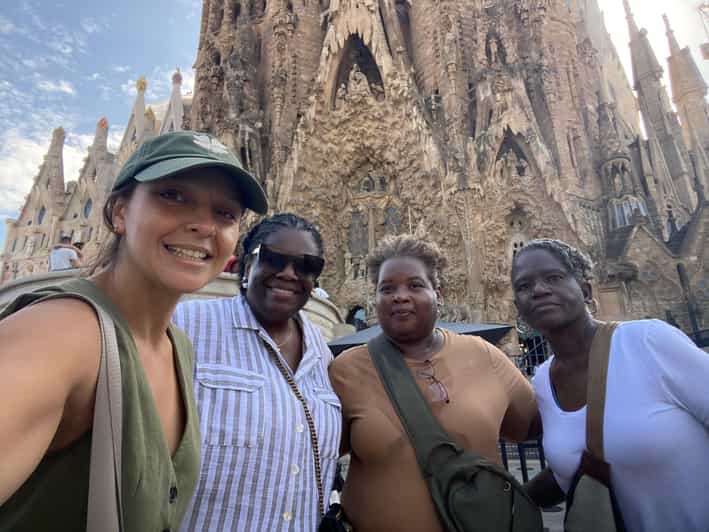 Sagrada Familia Tour Private or Small Group with Tickets