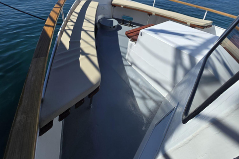 Passeio panorâmico de barco em Split com cerveja, vinho, sumos e mergulhoPasseio panorâmico dividido de barco com cerveja, vinho, sumos e mergulho