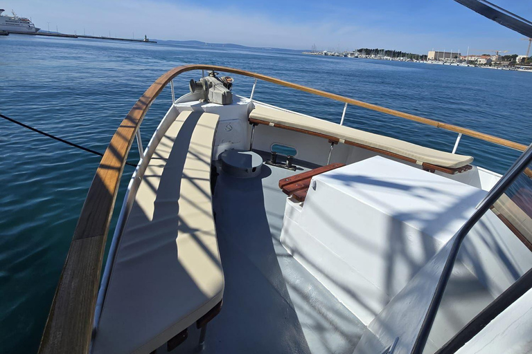 Passeio panorâmico de barco em Split com cerveja, vinho, sumos e mergulhoPasseio panorâmico dividido de barco com cerveja, vinho, sumos e mergulho