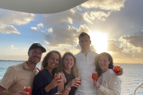 Nassau : Dîner gastronomique et croisière au coucher du soleil sur un catamaran de luxe