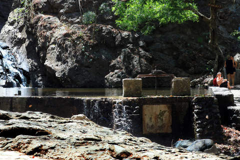 Miasto Cabañas: Las Cinquera-Wodospady i historyczne centrum IlobascoMiasto Cabañas: Las Cinquera-wodospady i centrum historyczne Ilobasco