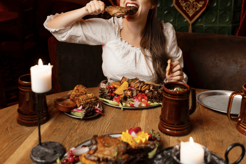 Budapest: Royal Feast Dinner with Drinks & Live Shows