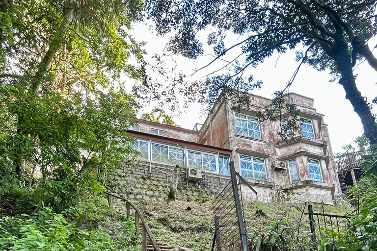 Hong Kong: 360 Panorama Sunset Hike to the Peak with Local Hong Kong: 360° Panorama Sunset Hike to the Peak with Local