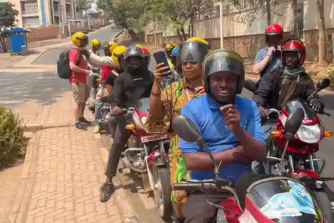 Kigali: Tour guiado de arte, história e gastronomia com passeio de moto