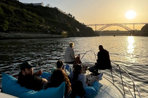 Porto: Douro River Cruise / Welcome Drink/with sunset optionPorto: Douro Sunset River Cruise with Welcome Drink