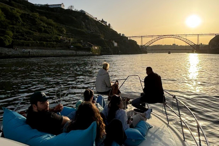 Porto: Douro River Cruise / Welcome Drink/with sunset optionPorto: Douro Sunset River Cruise with Welcome Drink