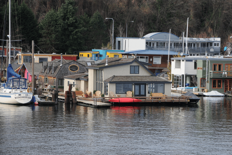 Seattle: Locks Cruise with Local Guide Departs From AGC Marina/Lake Union with Return Bus
