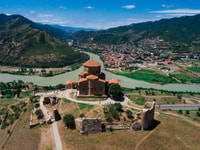 Mtskheta, Jvari, Bebris Tsikhe Tour de descubrimiento de medio día - Housity