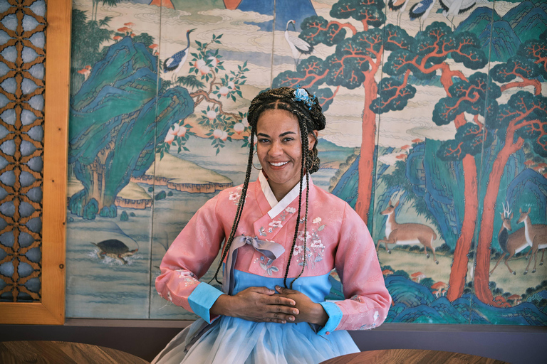 Seoul: UNESCO Palace History Tour, Photos & Optional Hanbok