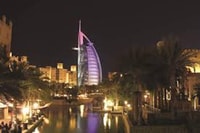 Dubai di notte - Payover della città - Housity