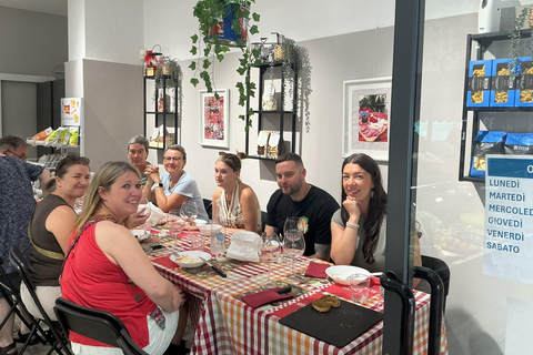 Pisa City Tour with Local Street Food Specialties