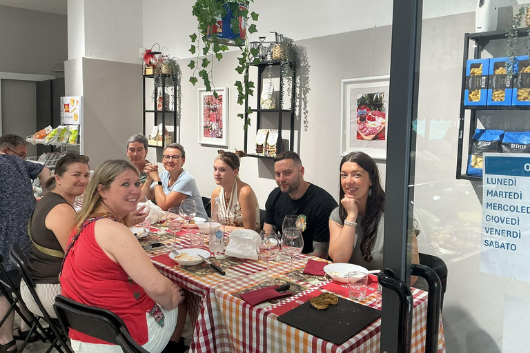 Pisa City Tour with Local Street Food Specialties