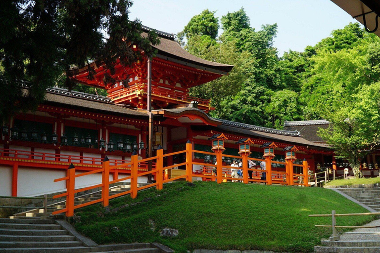 Nara: Kasuga Taisha Shrine Candlelight Tour with Drink