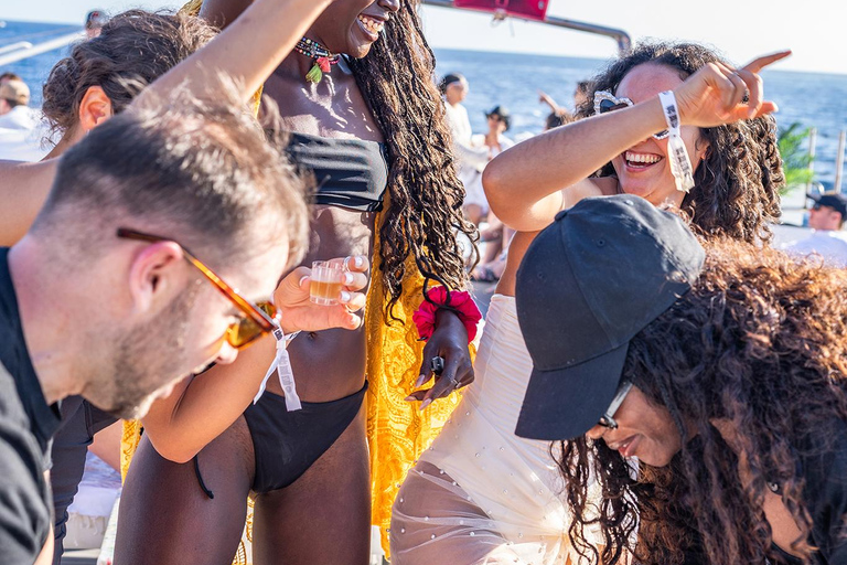 Ibiza: Formentera Sunset Boat Part with Drinks and Food Full Day Pass at Ibiza Boat Club (Early Bird Phase 2)