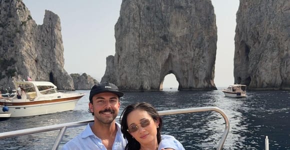 Private Capri Boat Tour:Caves,Swimming and Aperitif(7 Hours)