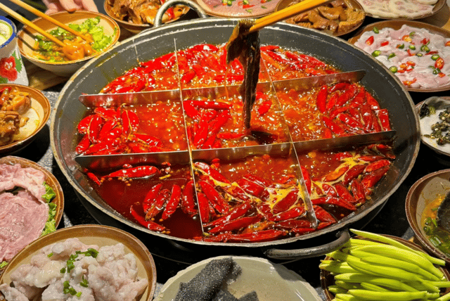 Chongqing: Guided Food and City Exploration Tour