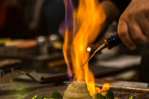 Reykjavík: 7-Gänge Teppanyaki Degustationsmenü mit Feuershow