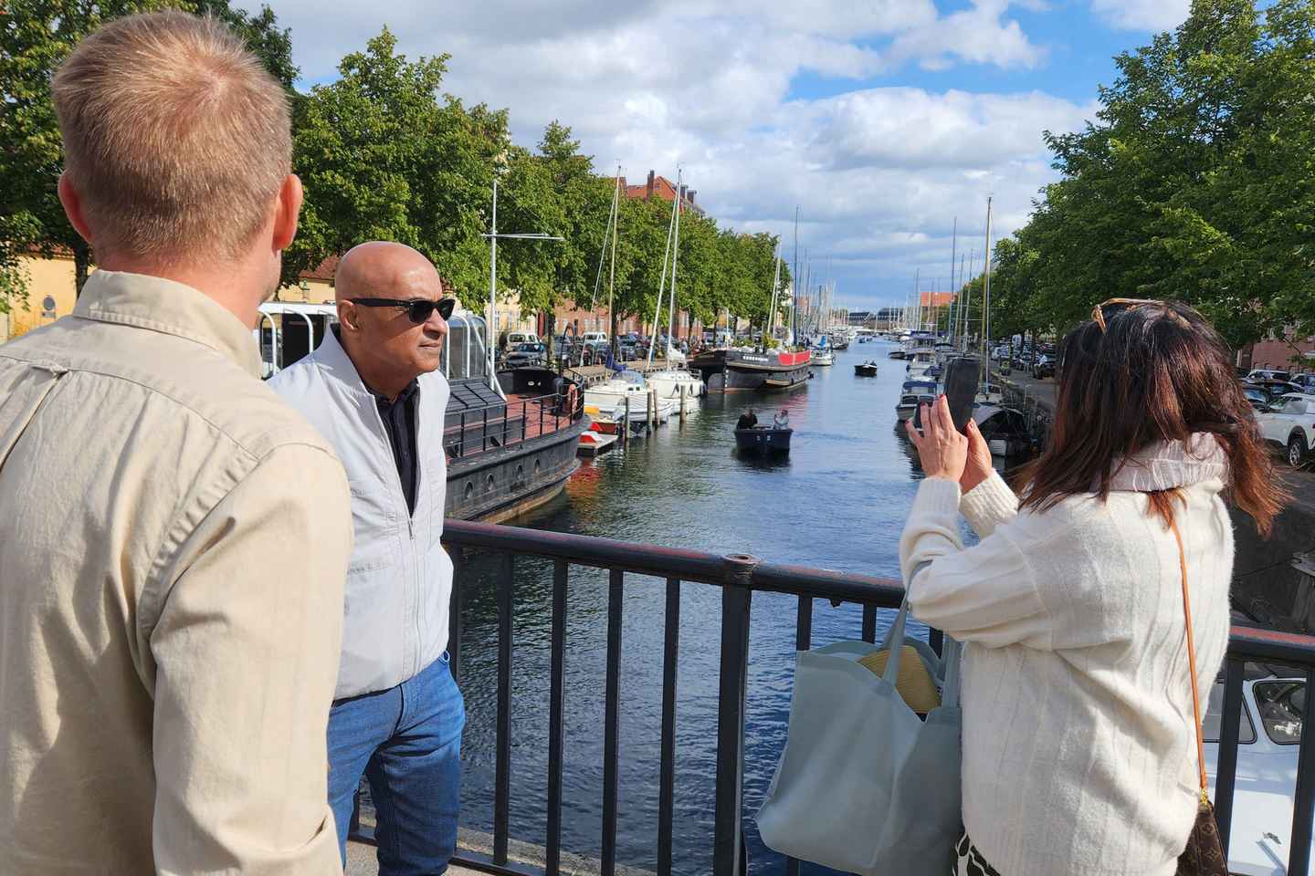 Small group walking tour with Coffee, Cake & Culture