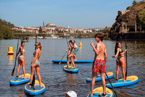 Praga: 2 ore di paddle boarding nel centro cittàPraga: 2 ore di paddle boarding nel centro della città