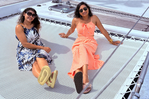 Jeju Small Group Tour incl. Yacht Cruise, Falls & Mt.Halla Jeju Small Group Tour with Yacht Cruise, Falls & Mt.Halla