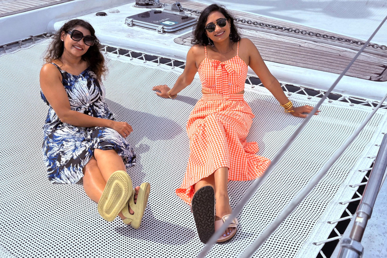 Jeju Small Group Tour incl. Yacht Cruise, Falls & Mt.Halla Jeju Small Group Tour with Yacht Cruise, Falls & Mt.Halla