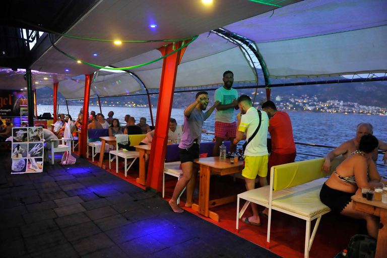 Alanya: Sunset Pirate Boat Tour with Dinner & Foam Party All-Inclusive: Dinner & Unlimited Drinks (Transfer Included)