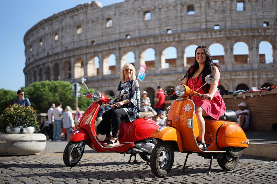 Rom: Geführte Vespa-Tour mit professionellem Fotoshooting Rom: Geführte ...