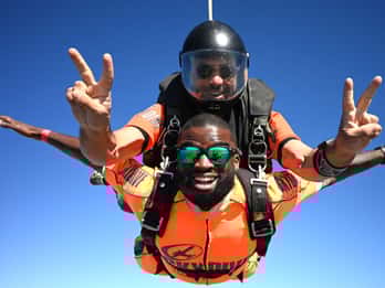 Skydive Algarve: Paraquedismo Tandem 10.000ft (até 15.000ft)