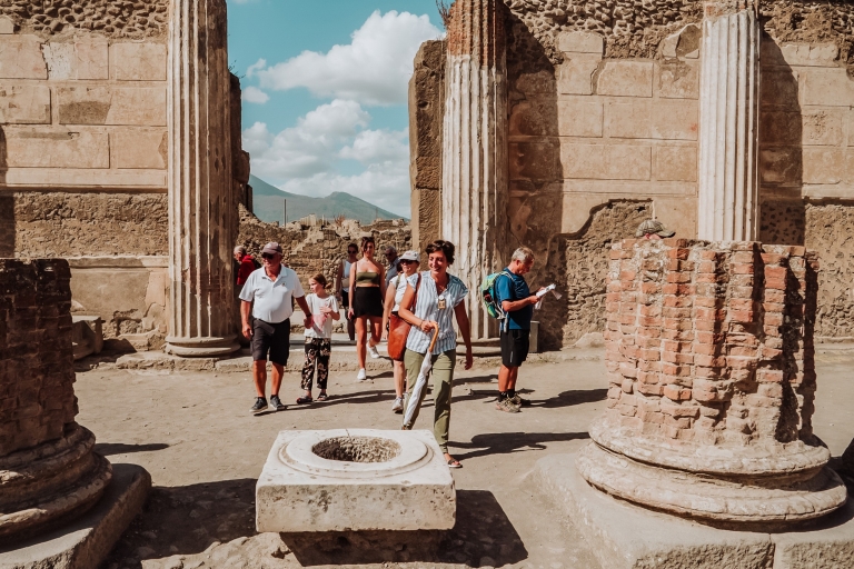 Pompeya: Entrada y Visita Guiada con un ArqueólogoTour en español