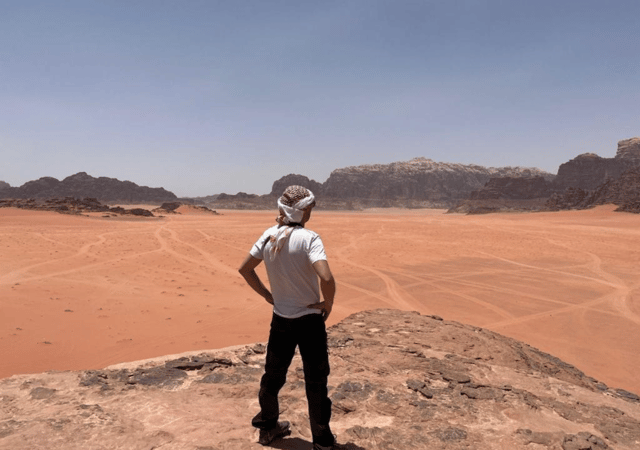Wadi Rum: 3 uur durende jeeptour met zandboarden en uitzicht op de woestijn