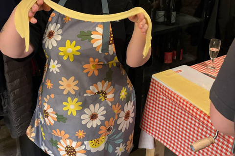 Nápoles: Clase de Cocina de Pasta y Tiramisú con Vino