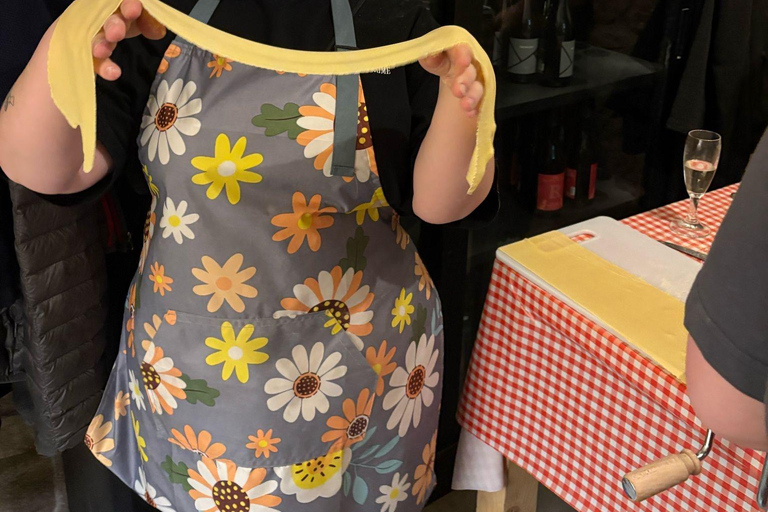 Nápoles: Clase de Cocina de Pasta y Tiramisú con Vino