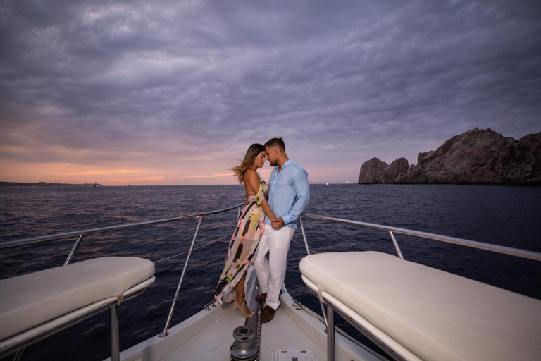 Cabo San Lucas: Romantic Dinner on a Private Yacht