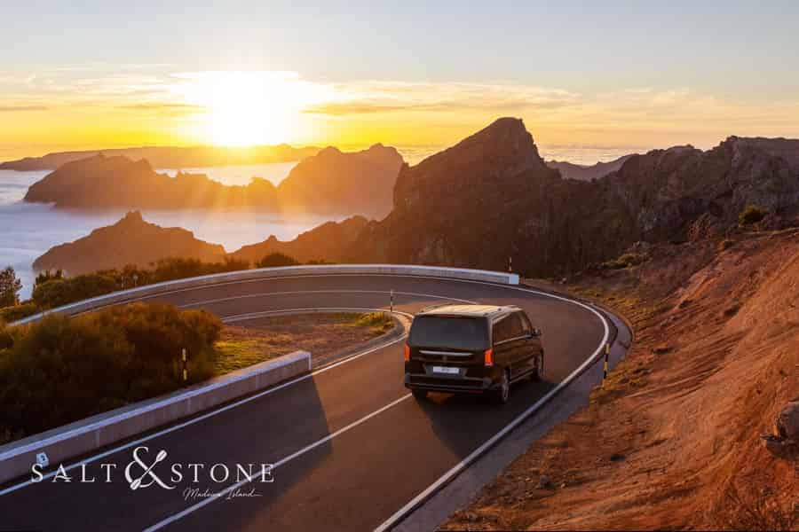 Madeira: Sonnenuntergang am Pico do Arieiro & Wanderung zur Stairway to Heaven. Foto: GetYourGuide Madeira: Sonnenuntergang am Pico do Arieiro & Wanderung zur Stairway to Heaven. Foto: GetYourGuide