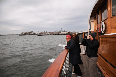 مدينة نيويورك جولة على متن قارب لمشاهدة معالم الحياة البرية والفقمة والطيور في فصل الشتاء