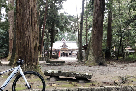 Tour in e-bike della regione di Shisō con visita a una fabbrica di sakeTour in e-bike nella regione di Shisō con visita a un birrificio di sake