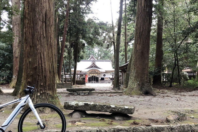 Tour in e-bike della regione di Shisō con visita a una fabbrica di sakeTour in e-bike nella regione di Shisō con visita a un birrificio di sake